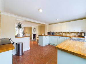 Kitchen- click for photo gallery
